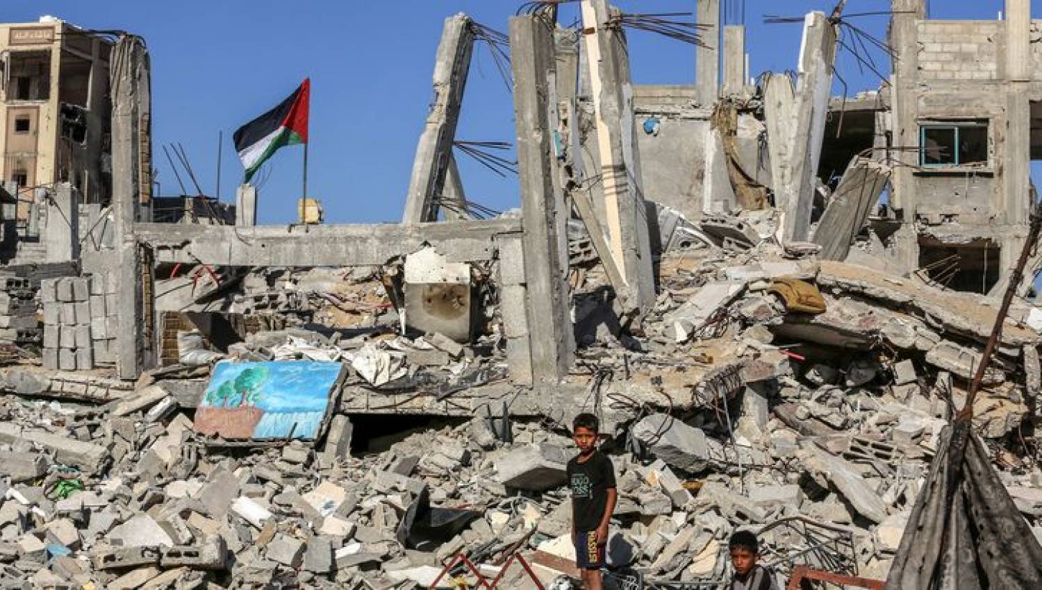المفاوضات تحت نيران الإبادة: كيف تُفشل "إسرائيل" أي تسوية من دون نزع سلاح غزة؟