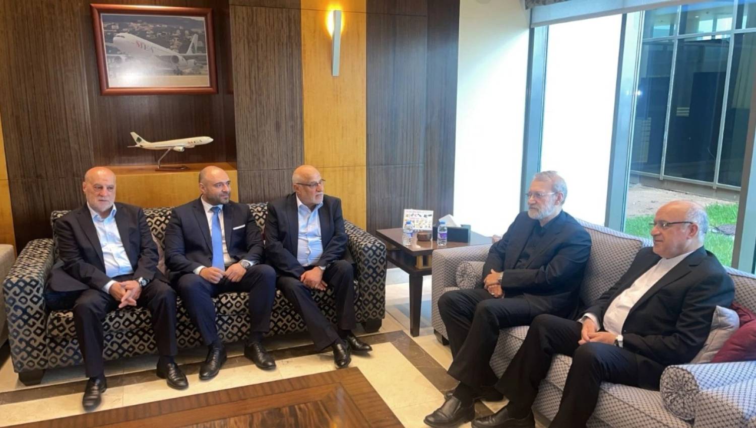 جولة لاريجاني بين بغداد وبيروت: رسائل محور المقاومة في زمن الضغوط القصوى